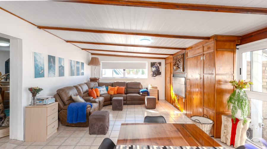 6 Bedroom Property for Sale in Struisbaai Western Cape